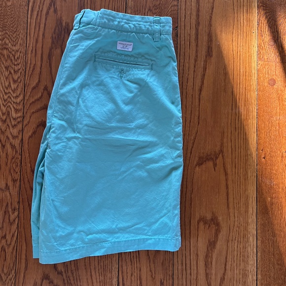 Vineyard Vines breaker shorts barely worn condition discontinued color - Picture 2 of 4